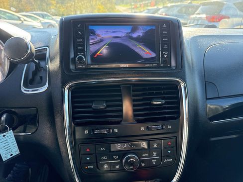 Used 2018 Dodge Grand Caravan SXT w/ Driver Convenience Group image 6