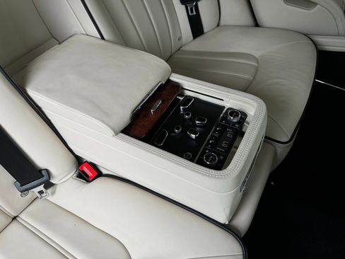 Used 2013 Bentley Mulsanne w/ Rear Entertainment Pkg image 50