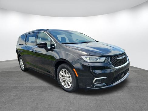 Used 2026 Chrysler Pacifica Select FWD image 21