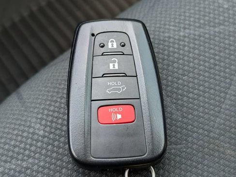 Used 2025 Toyota RAV4 XLE w/ Convenience Package FWD image 30