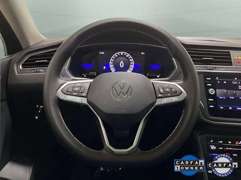 Used 2023 Volkswagen Tiguan SE w/ Panoramic Sunroof Package image 10