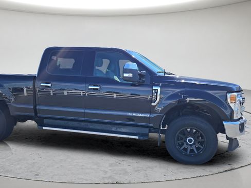 Used 2022 Ford F350 XLT w/ XLT Premium Package AWD/4WD image 3