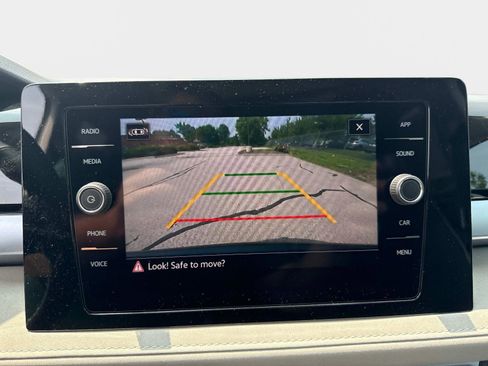 New 2025 Volkswagen Taos SE image 21