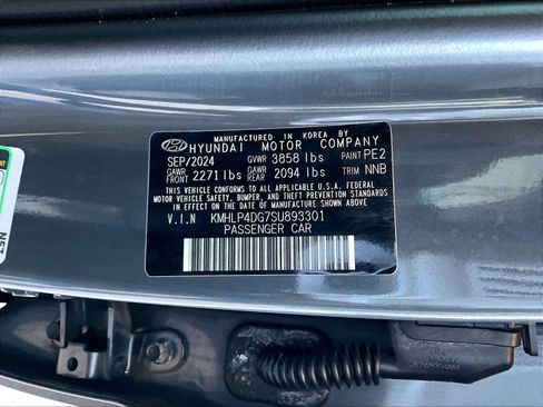 Used 2025 Hyundai Elantra Limited FWD image 18