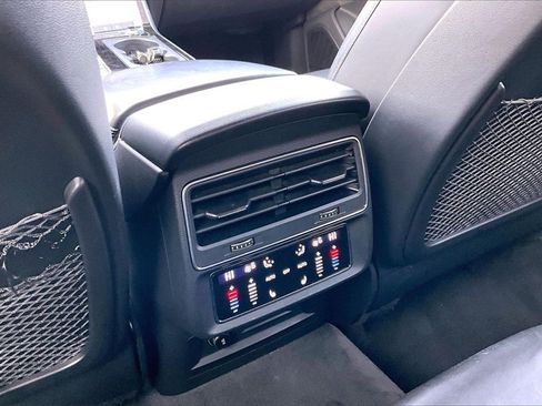 Used 2022 Audi SQ7 Premium Plus w/ SQ7 Executive Package image 31