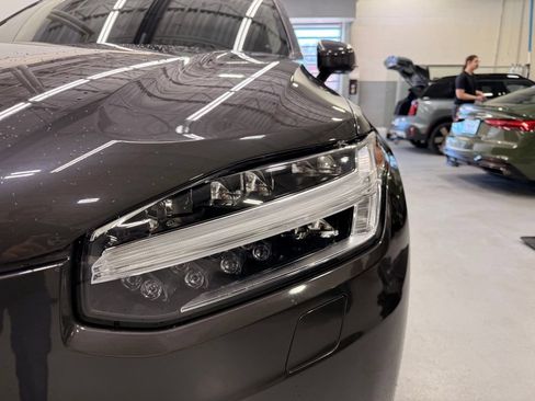 Used 2023 Volvo XC90 B6 Plus w/ Protection Package Premier AWD/4WD image 9