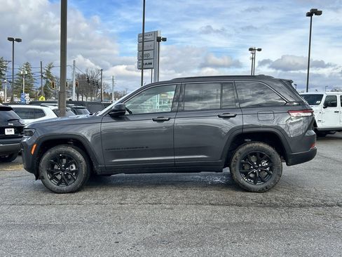 New 2026 Jeep Grand Cherokee Altitude image 11