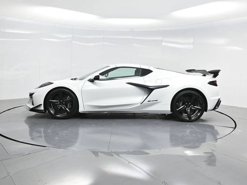 New 2025 Chevrolet Corvette Z06 w/ Z07 Performance Package RWD image 31