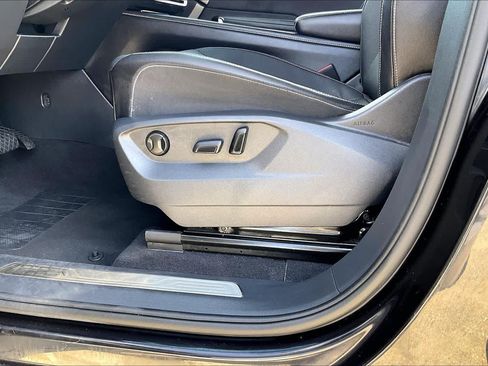 Used 2025 Volkswagen Atlas SE FWD image 58