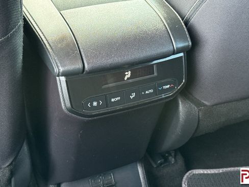 Used 2024 Toyota Highlander LE image 15