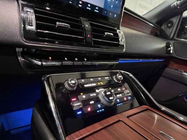 Used 2022 Lincoln Navigator Reserve AWD/4WD image 39