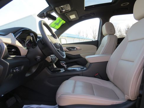 Certified 2023 Chevrolet Traverse Premier w/ LPO, Floor Liner Package image 18