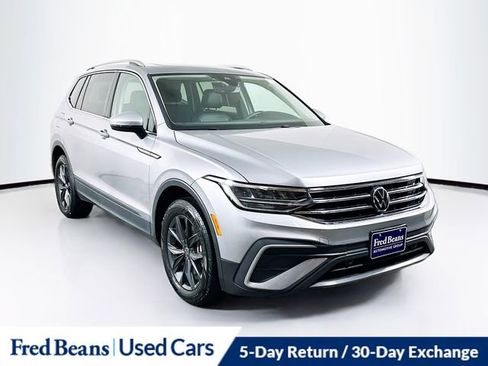Used 2023 Volkswagen Tiguan SE AWD/4WD image 1