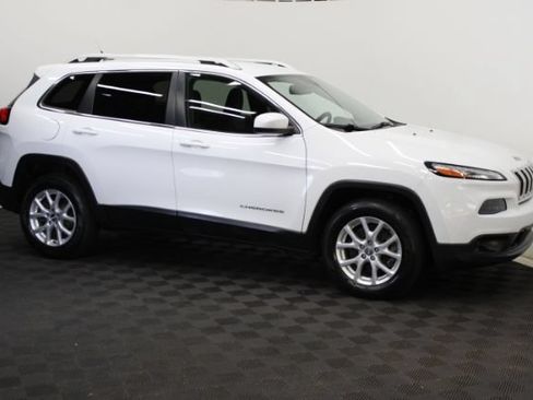 Used 2014 Jeep Cherokee Latitude w/ Cold Weather Group AWD/4WD image 3