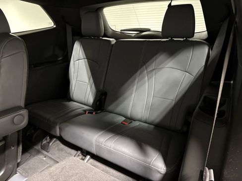 Used 2023 Buick Enclave Essence image 23