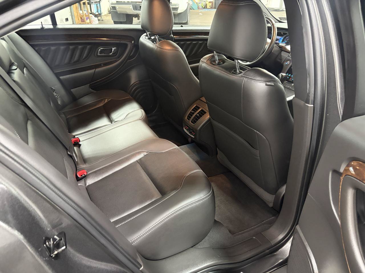 Used 2019 Ford Taurus Limited AWD/4WD image 16