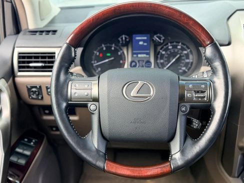 Used 2018 Lexus GX 460 Premium w/ Premium Package image 19