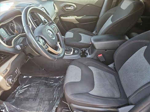 Used 2018 Jeep Cherokee Latitude w/ Altitude Package AWD/4WD image 21