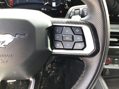 Used 2025 Ford Mustang GT Premium RWD image 34