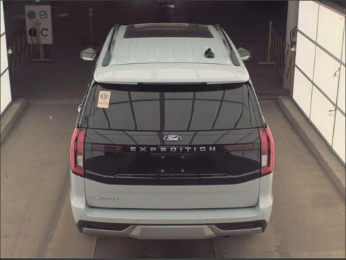 Certified 2025 Ford Expedition Platinum AWD/4WD image 8