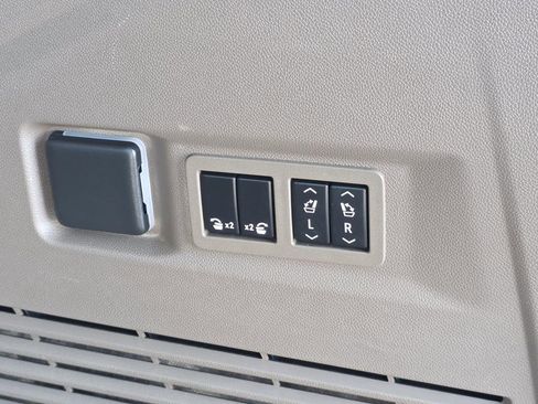 Used 2024 GMC Yukon Denali image 13