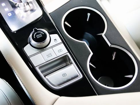 Used 2024 Genesis G70 2.5T image 46