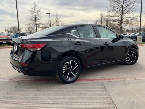 Used 2025 Nissan Sentra SV image 6