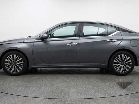 Used 2025 Nissan Altima 2.5 SV image 5