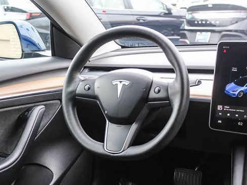 Used 2021 Tesla Model 3 Standard Range Plus image 19