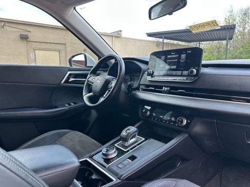Used 2022 Mitsubishi Outlander SE AWD/4WD image 11