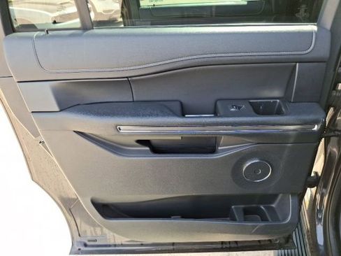 Used 2024 Ford Expedition Max XLT image 9