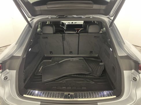 Used 2024 Porsche Cayenne Coupe image 21