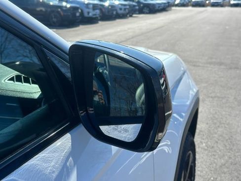 Used 2023 Jeep Grand Cherokee L Limited w/ Black Appearance Package image 13