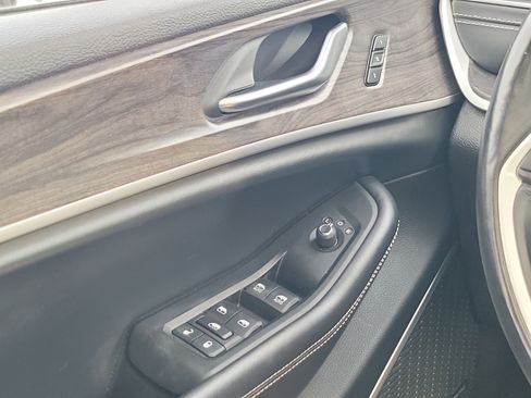 Used 2021 Jeep Grand Cherokee L Limited AWD/4WD image 19