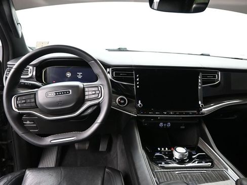 Used 2022 Jeep Wagoneer Series III w/ Flexible Seating Group AWD/4WD image 13