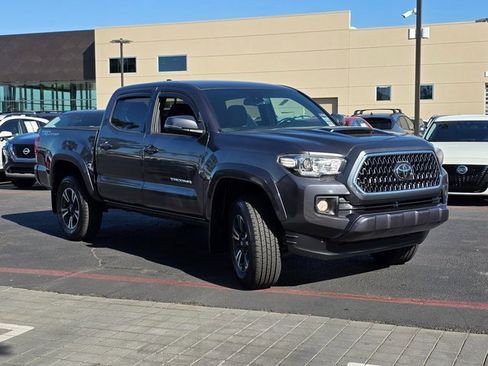 Used 2019 Toyota Tacoma TRD Sport image 4