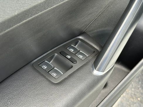 Used 2017 Volkswagen Passat 1.8T SE FWD image 11