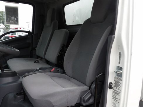 Used 2020 Isuzu NPR RWD image 7