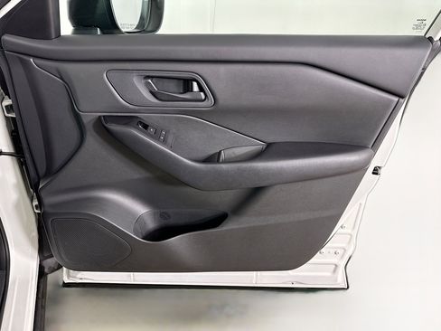 Used 2024 Nissan Rogue S FWD image 30