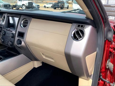 Used 2017 Ford Expedition Limited w/ Equipment Group 301A RWD image 19