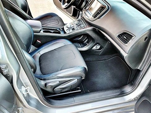 Used 2016 Chrysler 200 S image 15