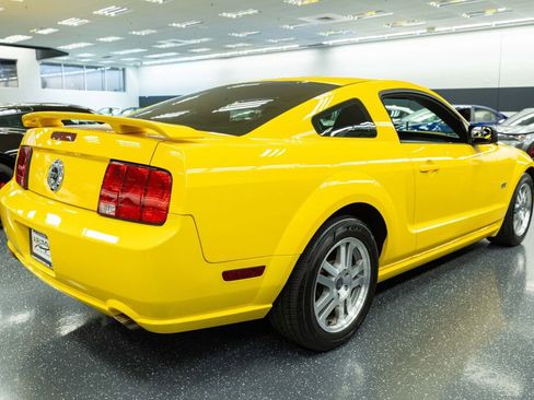 Used 2005 Ford Mustang GT Premium image 4