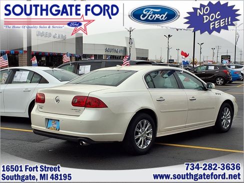 Used 2010 Buick Lucerne CXL image 2