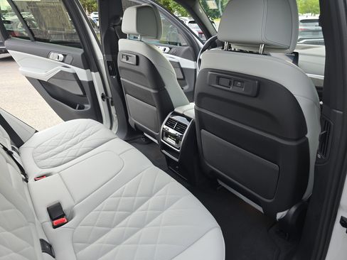 Used 2023 BMW X5 xDrive45e w/ M Sport Package AWD/4WD image 11