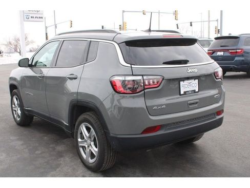 Used 2024 Jeep Compass Latitude image 6