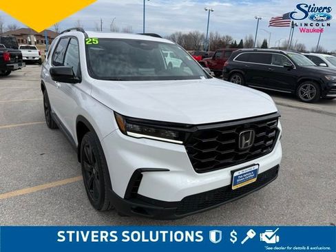 Used 2025 Honda Pilot Black Edition image 3