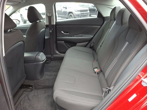 Used 2023 Hyundai Elantra Blue w/ Preferred Accessory Package image 10