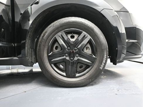 Used 2019 Dodge Journey SE FWD image 14