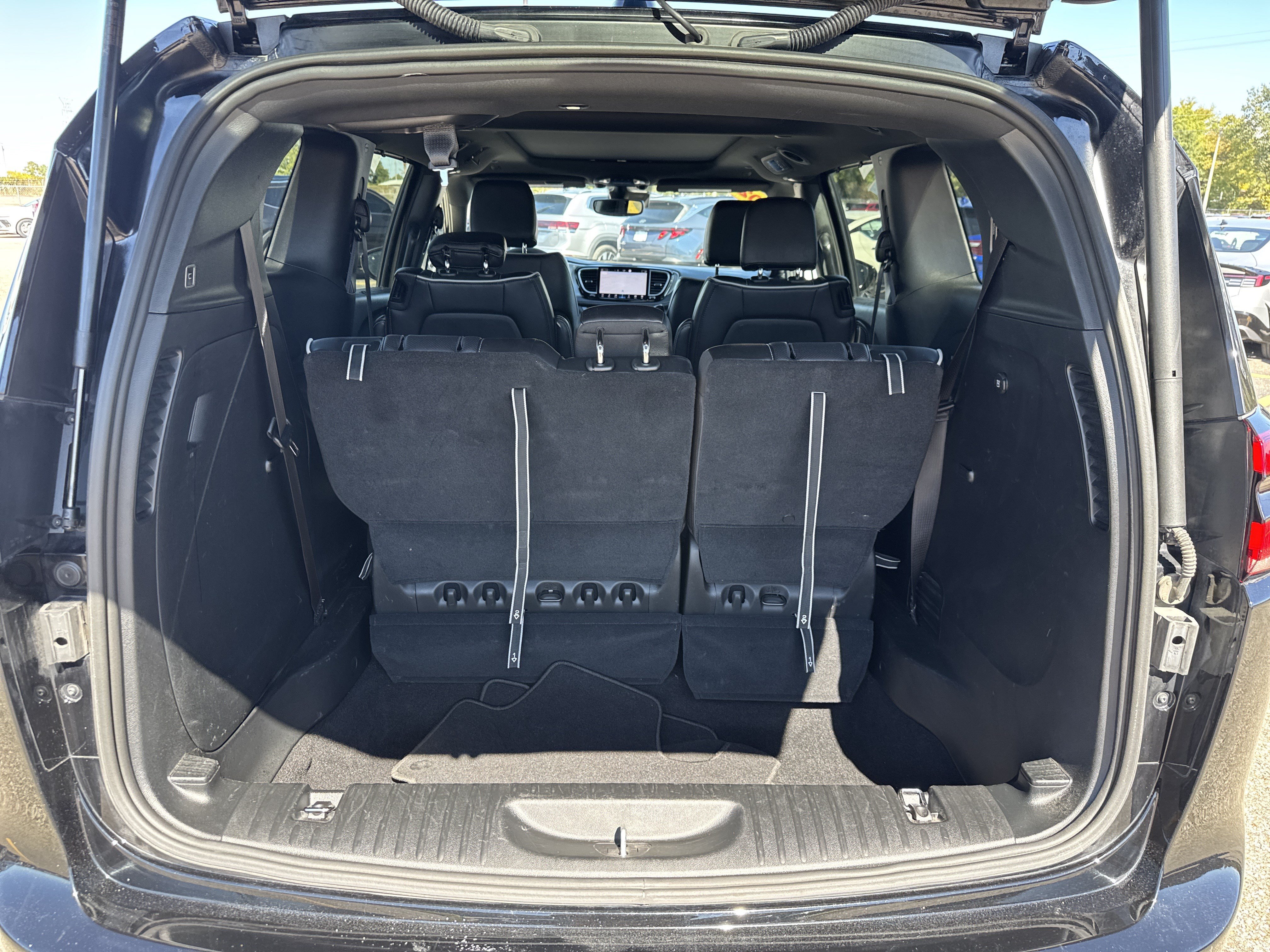 Used 2026 Chrysler Pacifica Limited FWD image 8