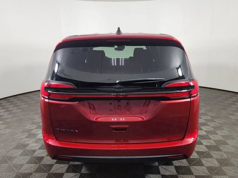 New 2026 Chrysler Pacifica Select image 7